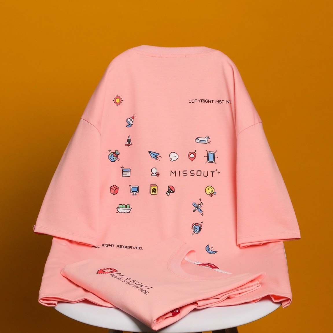 Áo Phông Nam Nữ Form Rộng Tay Lỡ Ulzzang Vải Chất Cotton Mịn Mát Kita Unisex - Mẫu Miss Out Icon