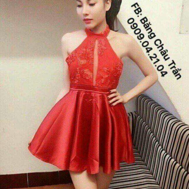 Đầm xòe ren cổ yếm xẻ ngực