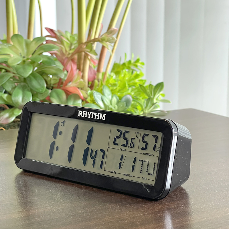 Đồng hồ Rhythm LCT107NR02 – KT 14.8 x 5.7 x 4.7cm / 132g. Vỏ nhựa. Dùng Pin
