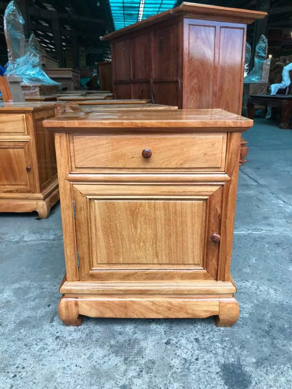 Tủ đầu giường gỗ gõ đỏ Nội Thất
