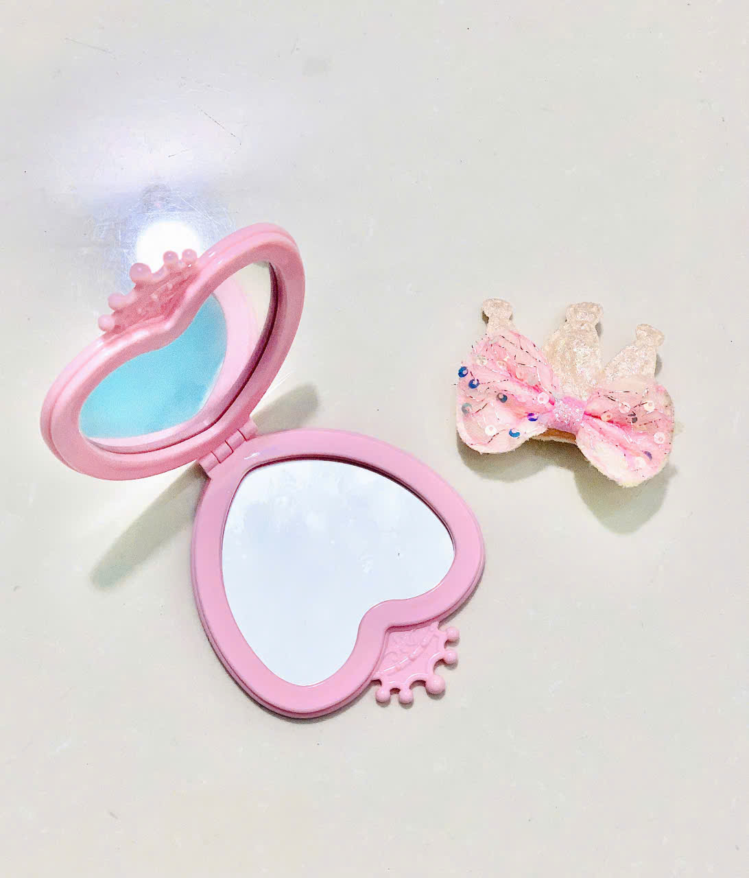 Gương Trang Điểm Mini Gấp Gọn Họa Tiết - Phù Hợp Mang Đi Mọi Lúc, Giao Màu Ngẫu Nhiên - HÀNG CHÍNH HÃNG MINIIN