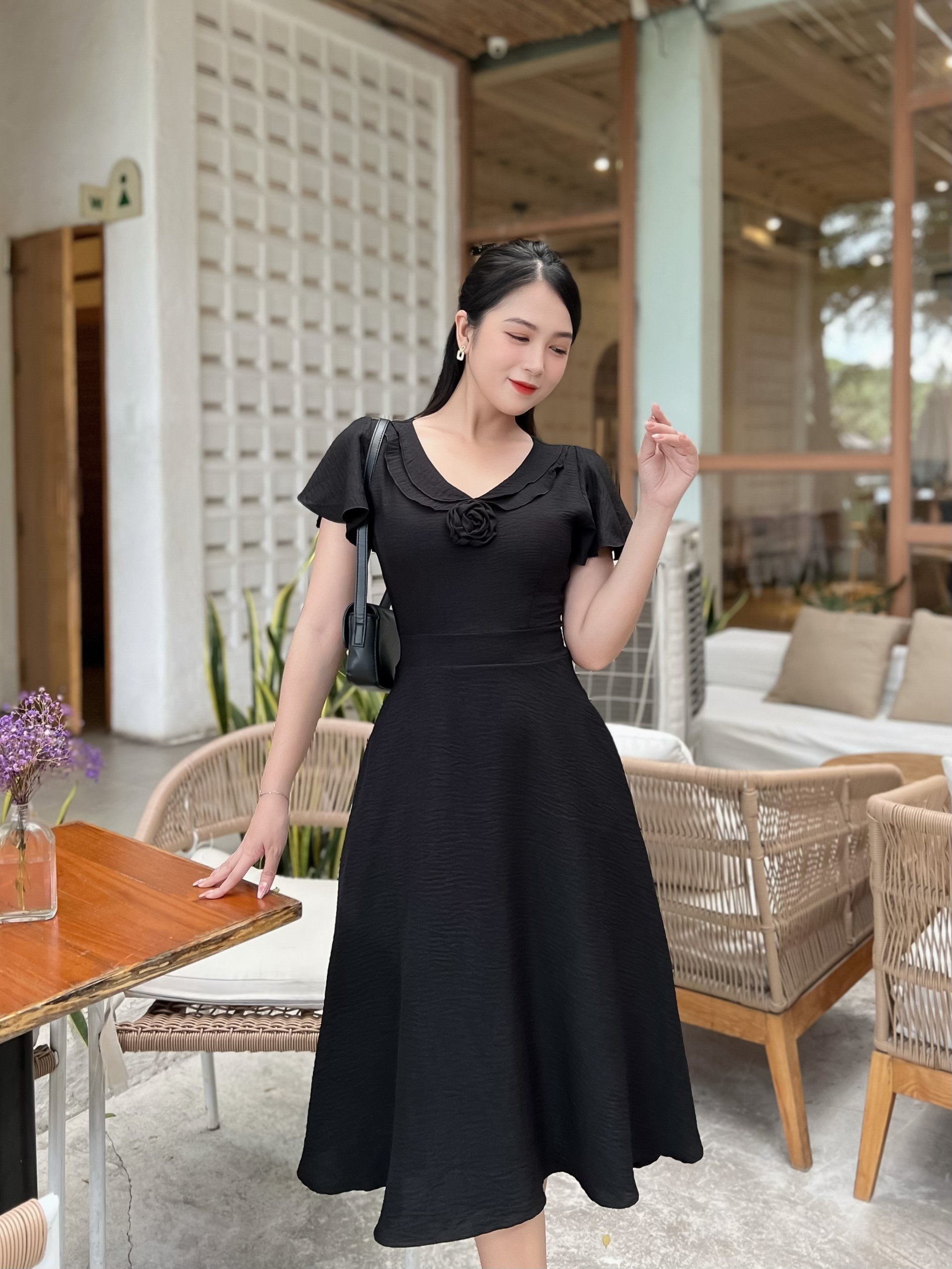 ĐẦM XÒE CỔ BÈO ĐÍNH HOA SANG CHẢNH