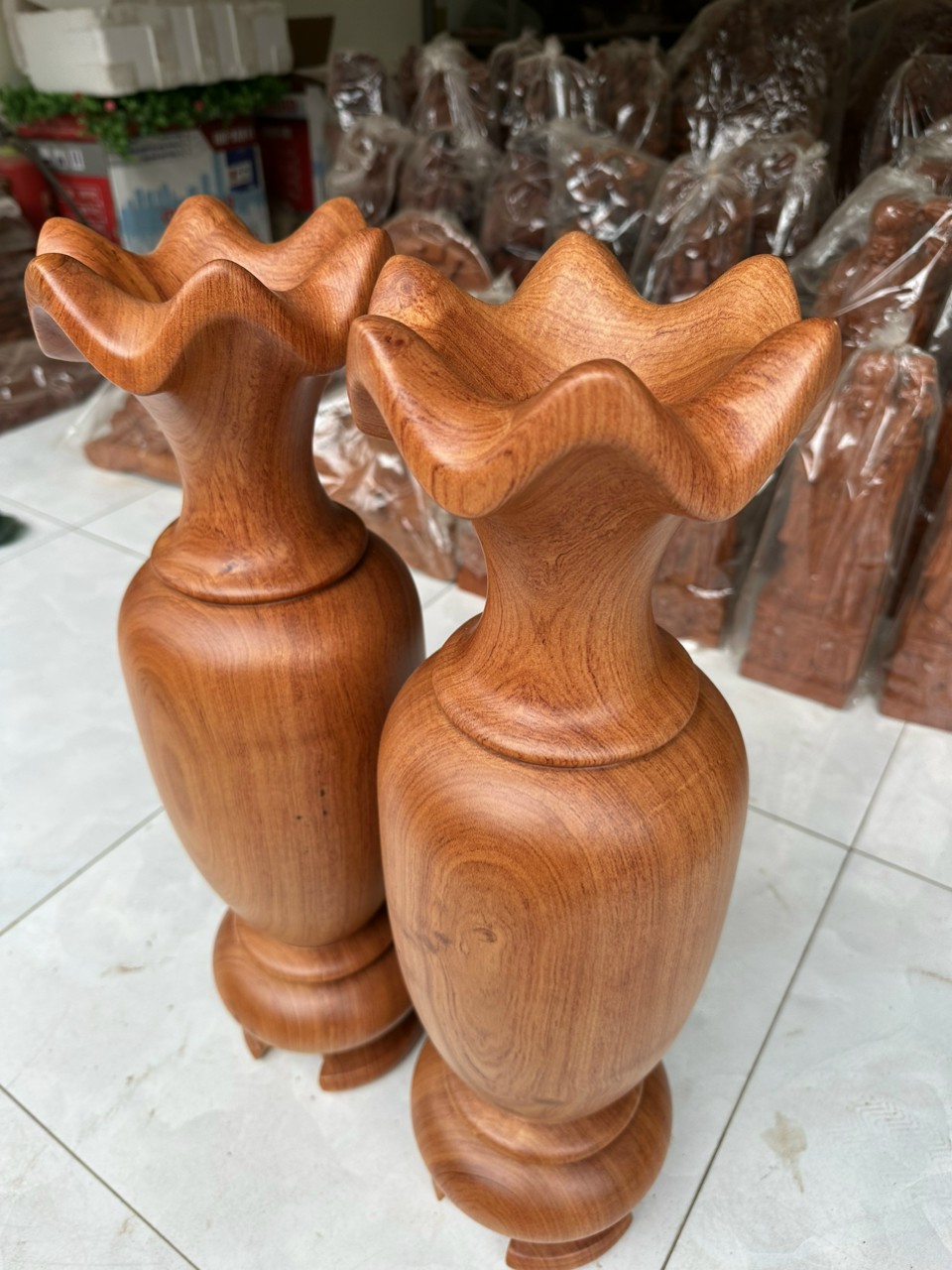 Cặp lục bình ( lộc bình )bằng gỗ hương đá cực đẹp kt cao 60×18cm