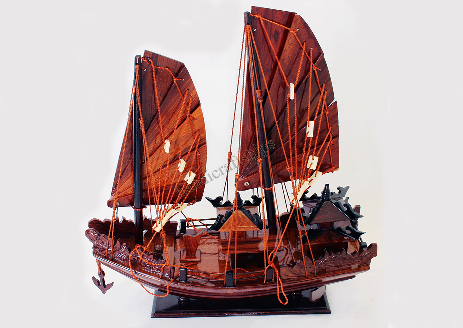 Thuyền gỗ trang trí