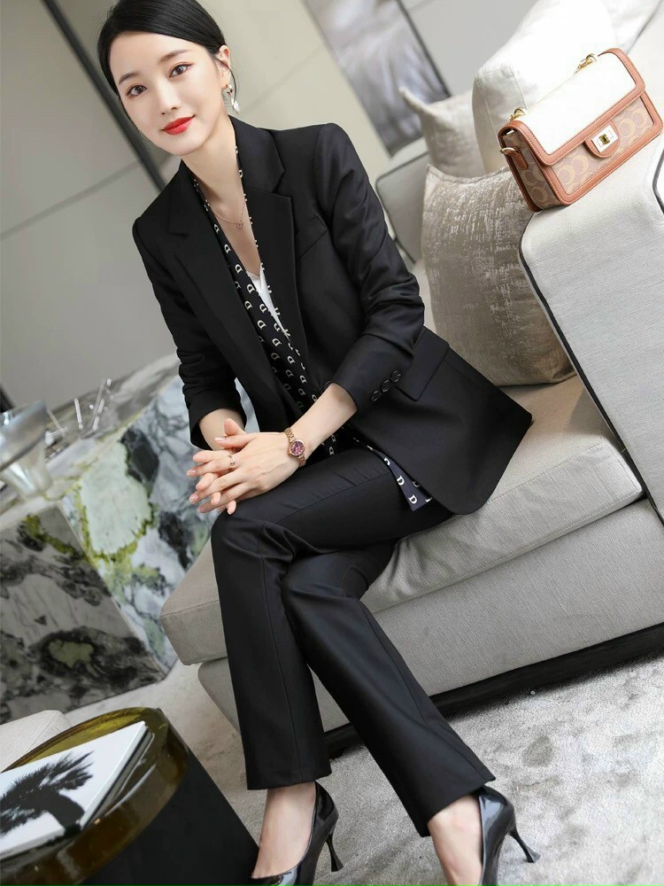 Bộ Vest Nữ Kèm Khăn Lụa