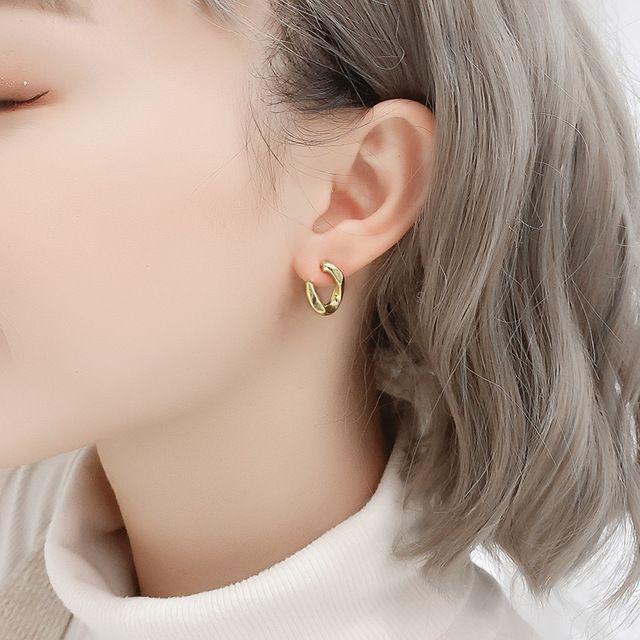 Khuyên tròn sóng khuyết