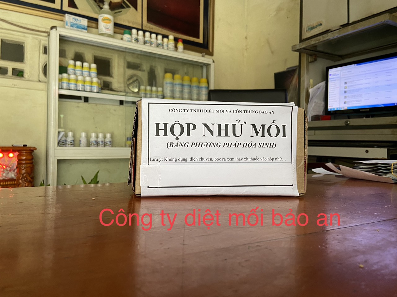 Hộp Nhử Mối - Dùng Để Gom Mối Lại & Diệt Mối Tận Gốc - Rất An Toàn Và Hiệu Qủa 100% Nếu Làm Đúng Phương Pháp