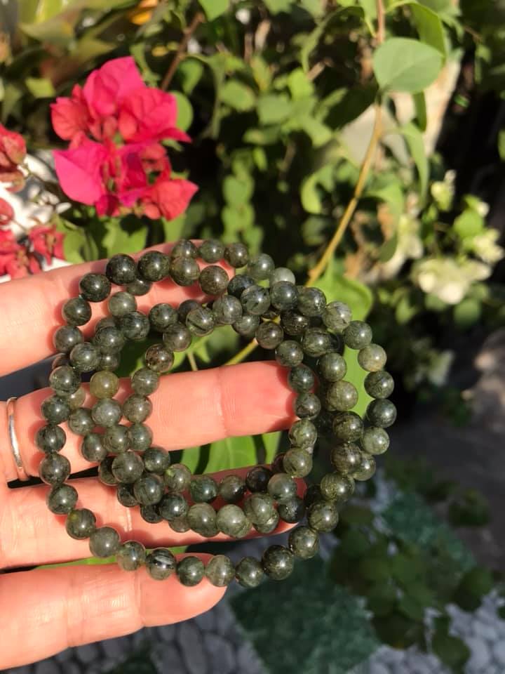 Vòng chuỗi đeo tay 108 hạt đá thạch anh tóc xanh tự nhiên Vòng size 6mm Chất liệu đá thiên nhiên đeo quấn vào tay kiểu vòng trẻ trung đẹp Hợp nữ mệnh mộc hỏa thủy ạ