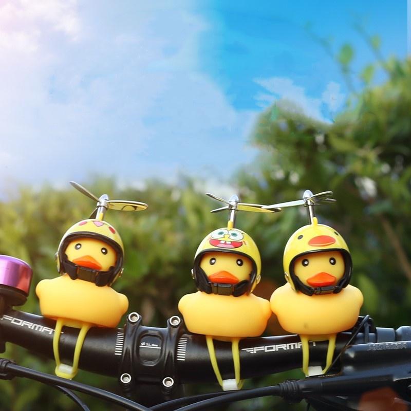 Còi Xe Đạp Hình Vịt Vàng Đội Mũ Bảo Hiểm Có Đèn LED
