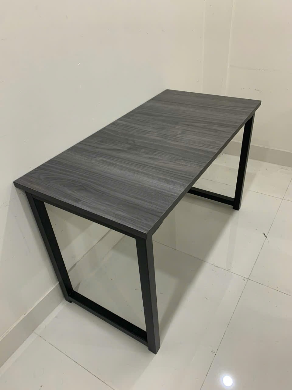 Bàn làm việc chân sắt hiện đại giá rẻ Juno Sofa KT 1m2 x 60cm