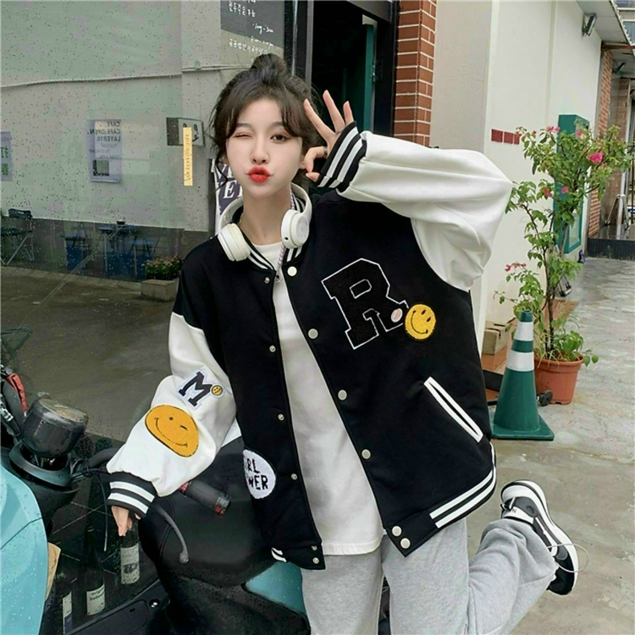 Áo Khoác Bomber Varsity Jacket in chữ R mặt cười cá tính form Unisex Nam Nữ, Áo Khoác cardigan Cá Tính In Thêu Logo, Chạy Viền Sọc, ÁO KHOÁC BOMBER R NỈ NGOẠI CAO CẤP GIRL POWER NAM NỮ, áo cardigan