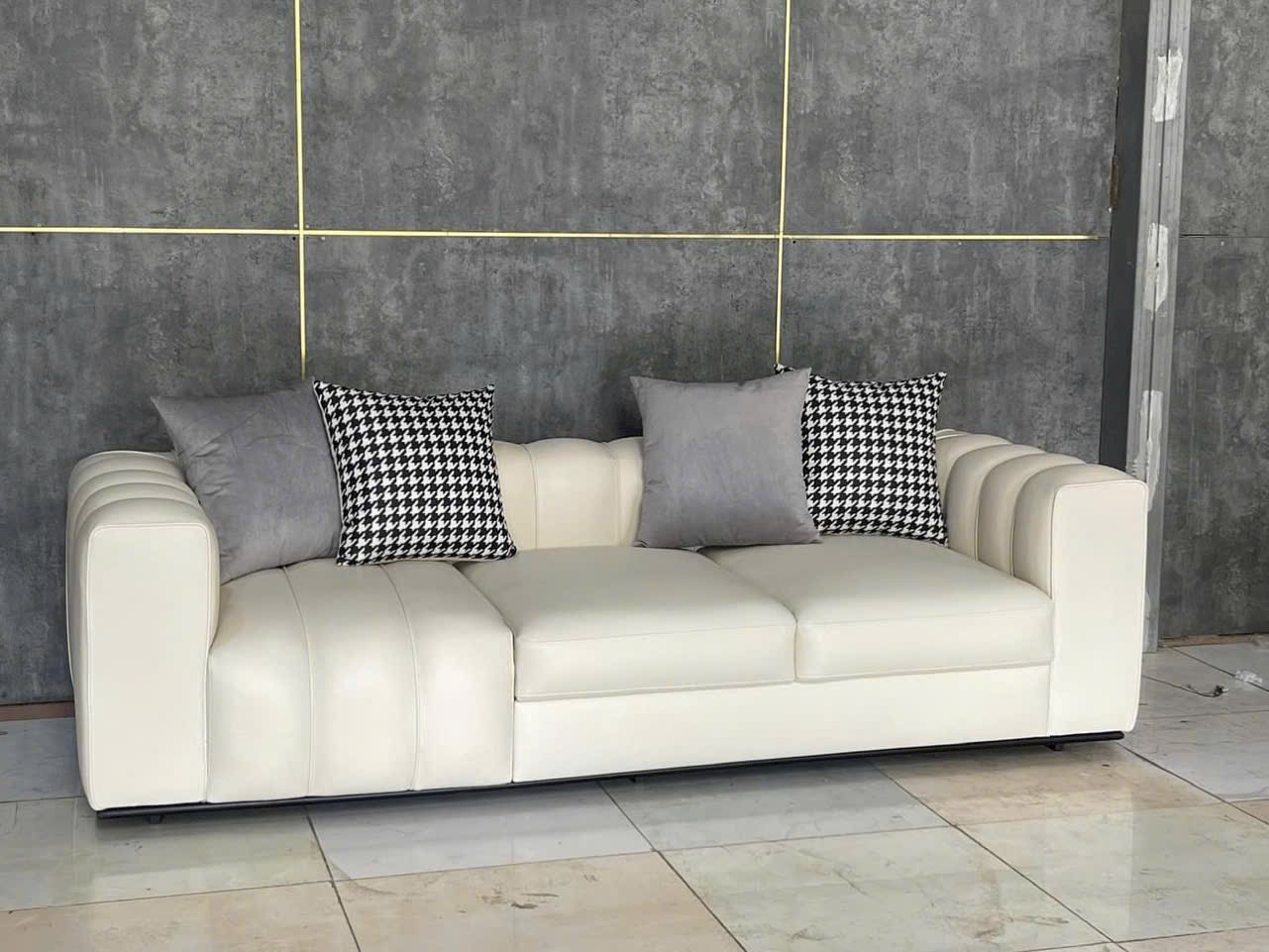 Sofa băng da Juno Sofa kích thước 2m Uptrend tặng kèm 4 gối