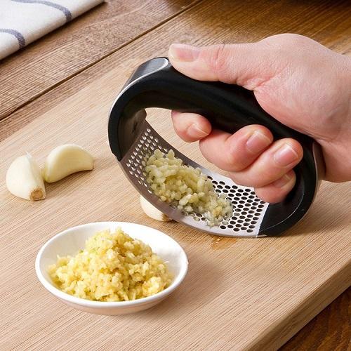 Dụng Cụ Nghiền Tỏi Ớt Cầm Tay Garlic Press Bằng Inox Không Gỉ Tiện Dụng