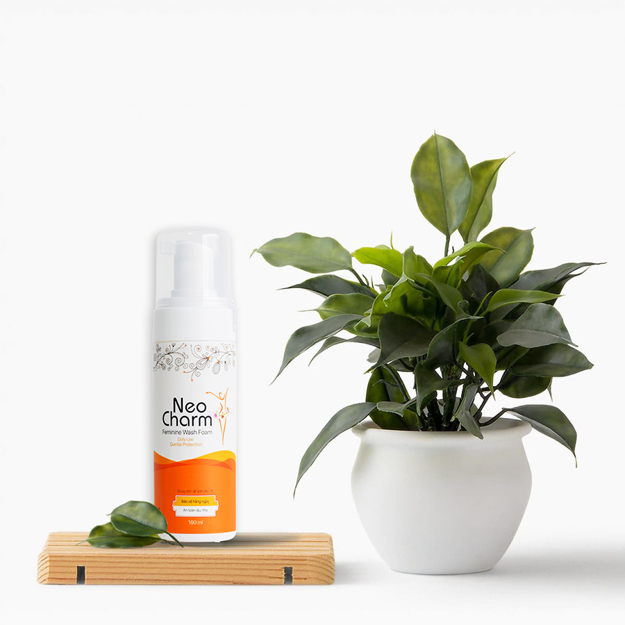 Dung dịch vệ sinh phụ nữ dạng xịt bọt cải tiến mới NEOCHARM 160ml