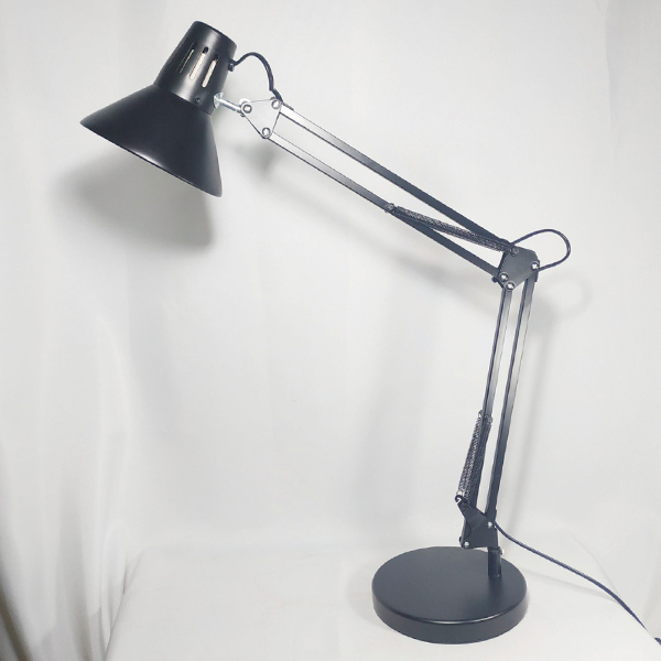 Đèn để bàn chóa kiểu mới có thanh sọc thoát nhiệt kèm bóng LED và chân kẹp bàn