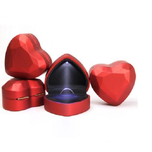 Hộp nhẫn có đèn LED trái tim hộp nhẫn cưới đựng trang sức mặt dây chuyền hộp nhẫn cầu hôn cao cấp.