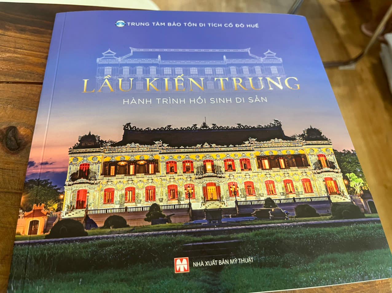 LẦU KIẾN TRUNG - HÀNH TRÌNH HỒI SINH DI SẢN