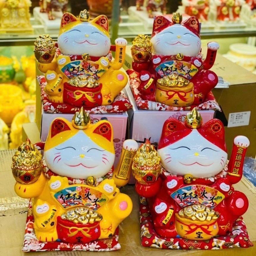 Mèo thần tài đỏ vàng phong thủy RỒNG VIỆT, chất liệu gốm sứ trang trí ban thần tài, phòng khách