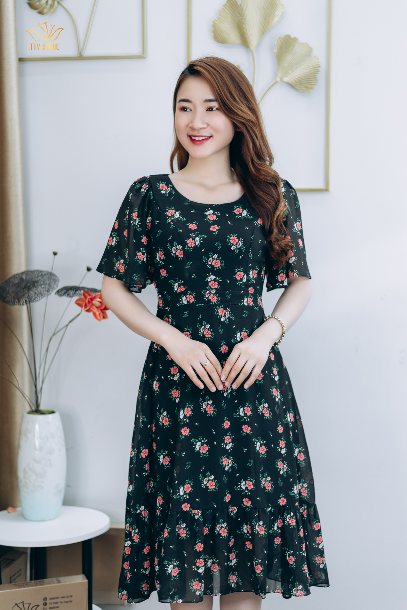 Đầm form A thiết kế trung niên cao cấp sang trọng Cổ tròn tay loe màu Đen hoa hồng TTV STORE  TTV1302