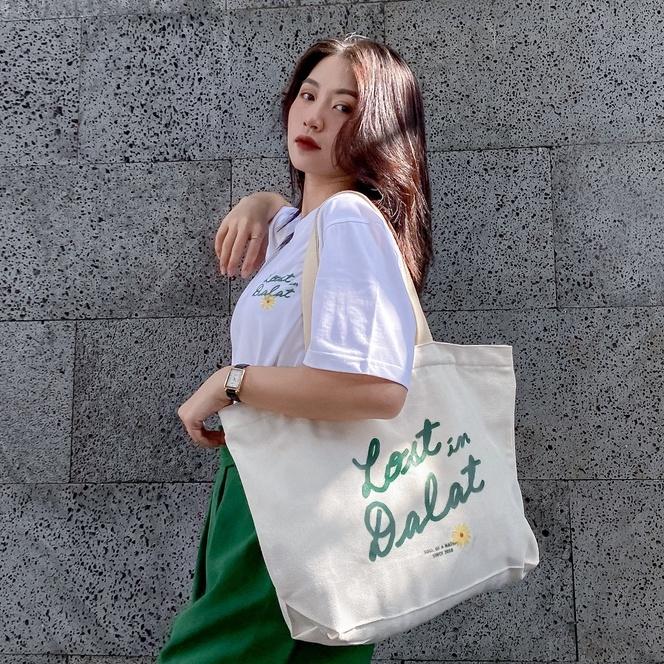 Túi Tote Vải Canvas Cao Cấp - Size lớn, Dây đeo không nhăn, Có khóa kéo, Ngăn phụ bên trong - Lost in Dalat