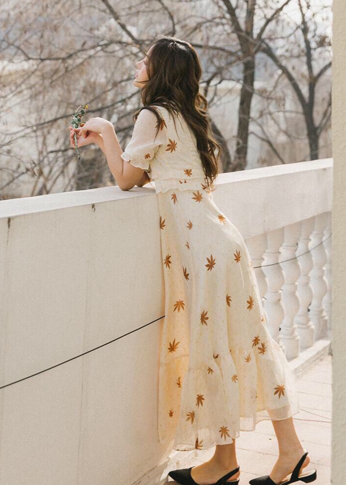 ĐẦM MAXI CỔ V PHỐI HỌA TIẾT HÌNH LÁ SIÊU DUYÊN DÁNG - NTL154
