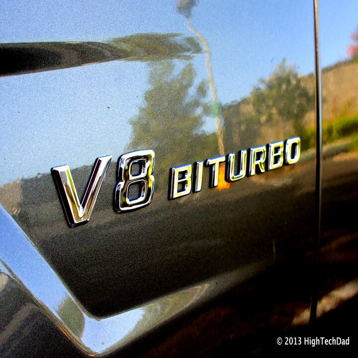 Decal tem chữ V8-Biturbo dán hông xe ô tô - Chất liệu: nhựa ABS cao cấp được mạ Crom - Kích thước: 19x2.3cm - 2 màu: Đen và Bạc