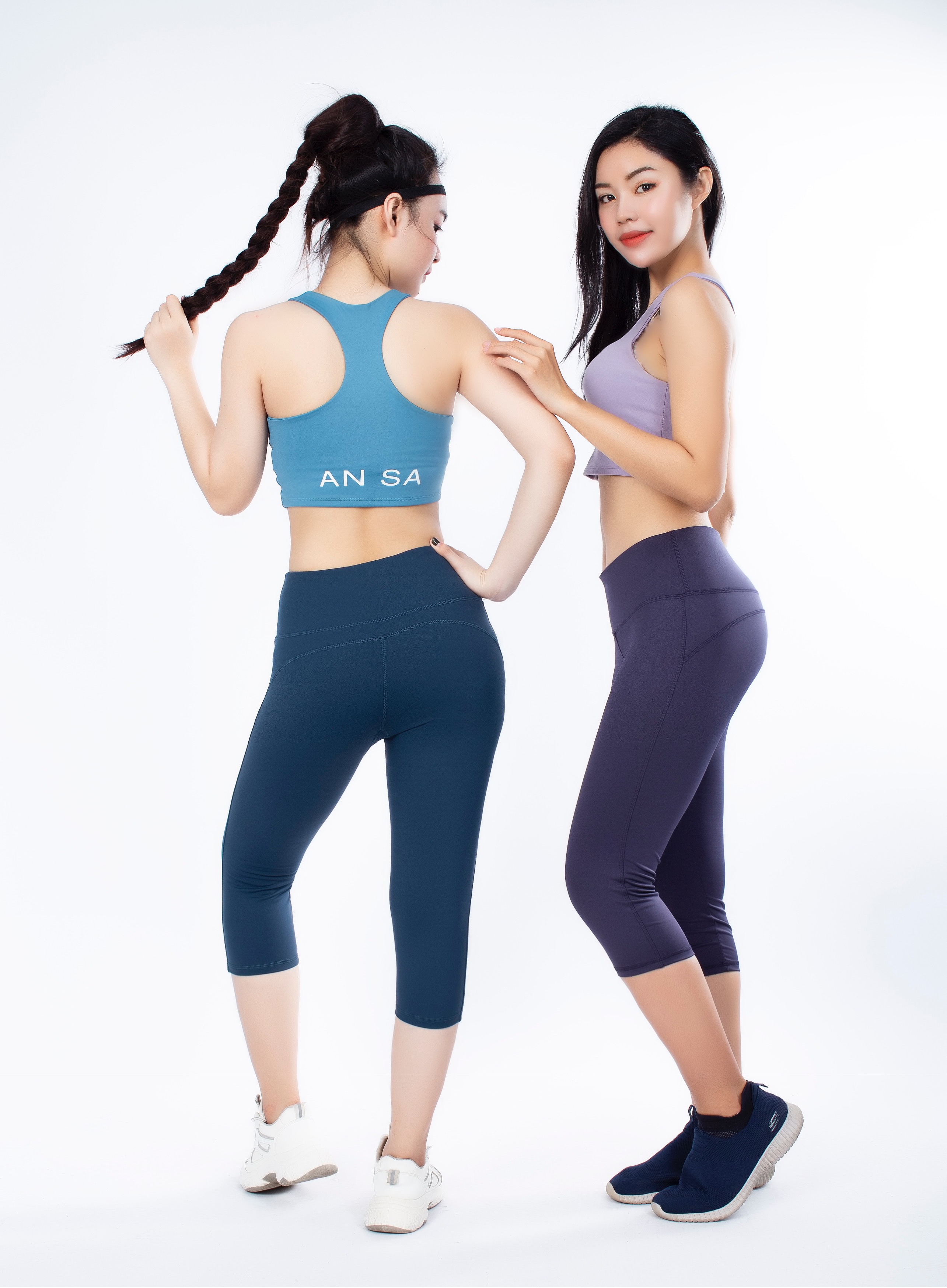 Áo croptop 3 lỗ thể thao nữ 2 lớp cổ tim màu Xanh ngọc