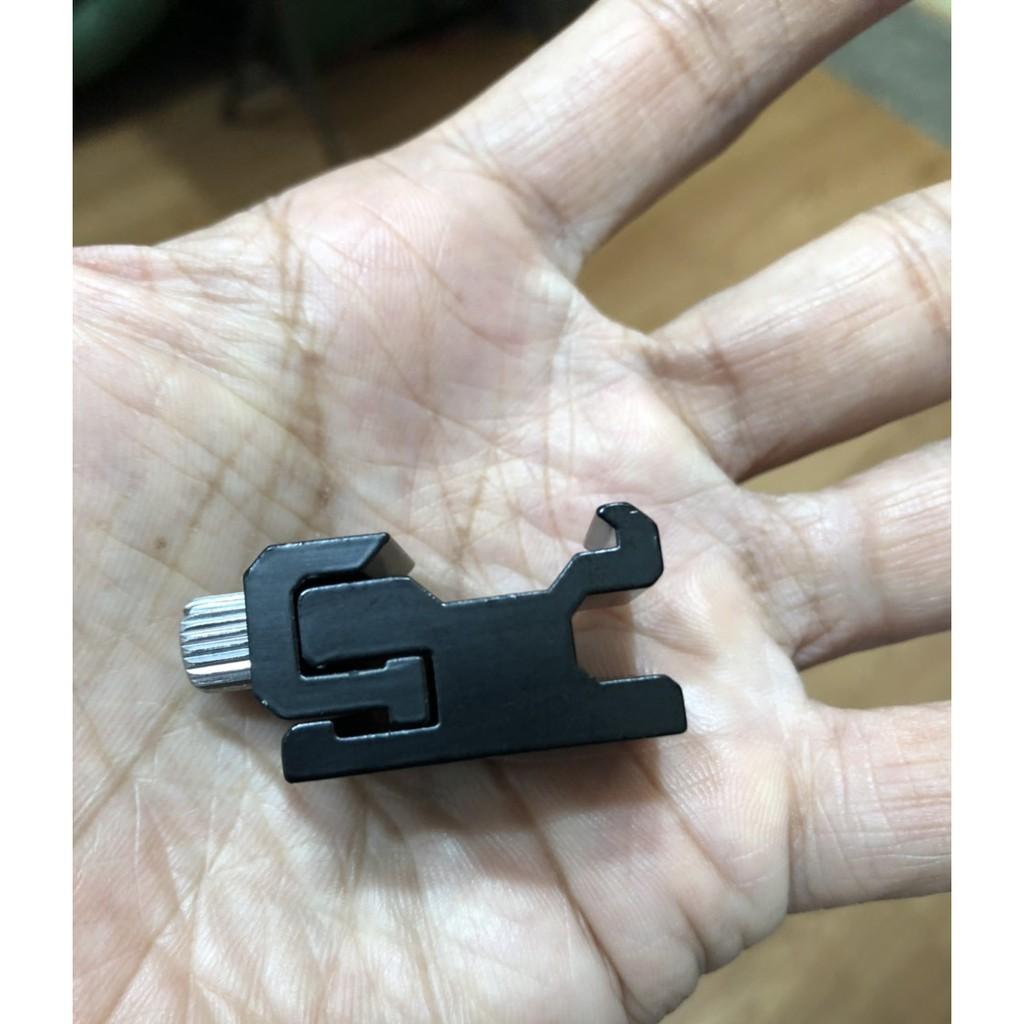 Đế kẹp đèn Flash hoặc trigger