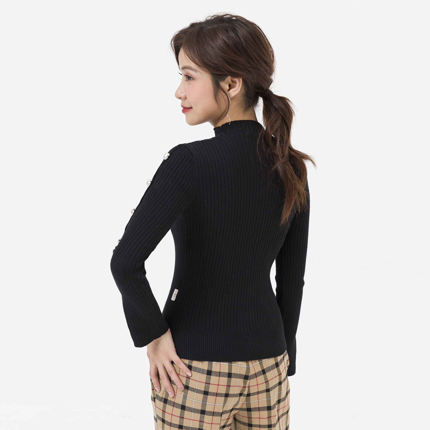 Áo len tay đính trai LAMER V61W20T012