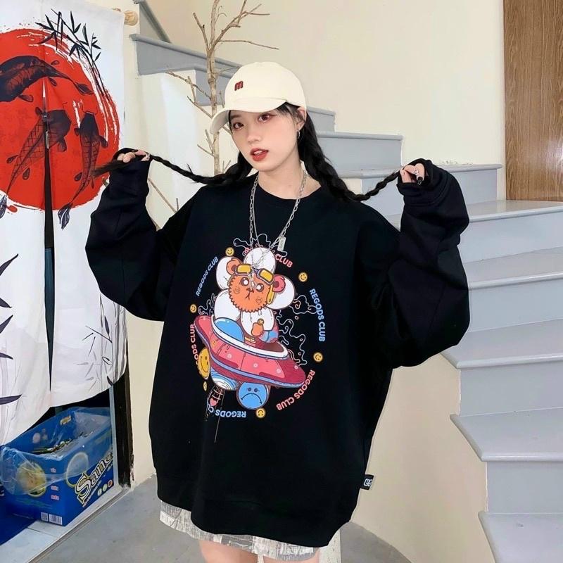 Áo hoodie pe không nón chất vải mềm mịn dễ mặc in hình CHÚ CỪU ngồi phi thuyền, from rộng tay phồng, màu đen