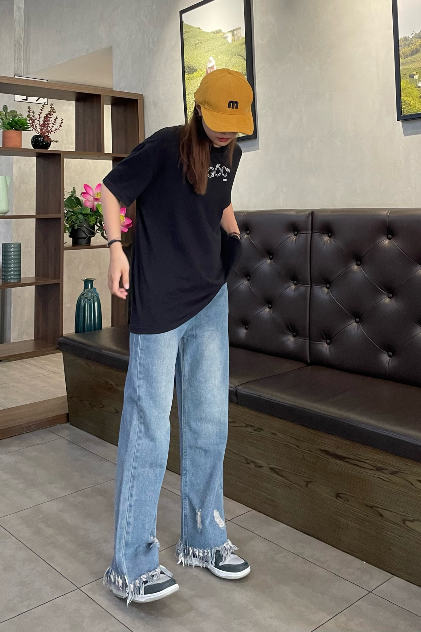 Quần jeans nữ ống rộng gấu tua rua