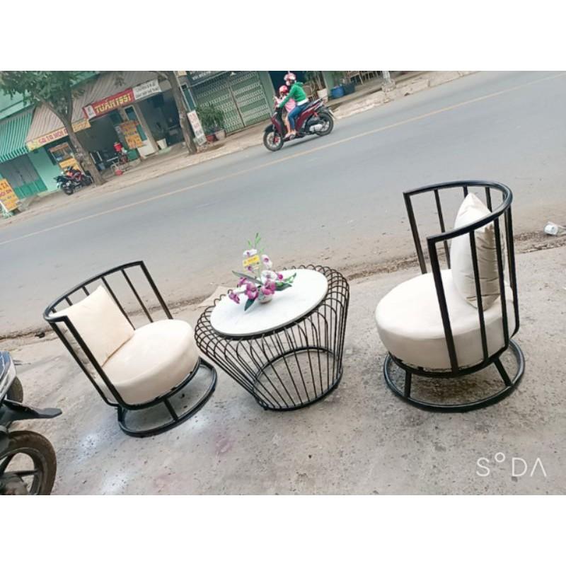 Shopha khung thép mặt nệm decor