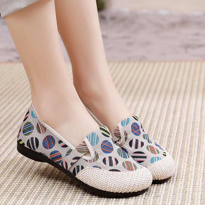 Giày mọi slip on lười vải nữ hoạ tiết tròn Canvas thoáng khí đế bằng mềm trống trơn trượt thời trang Phatdat V333