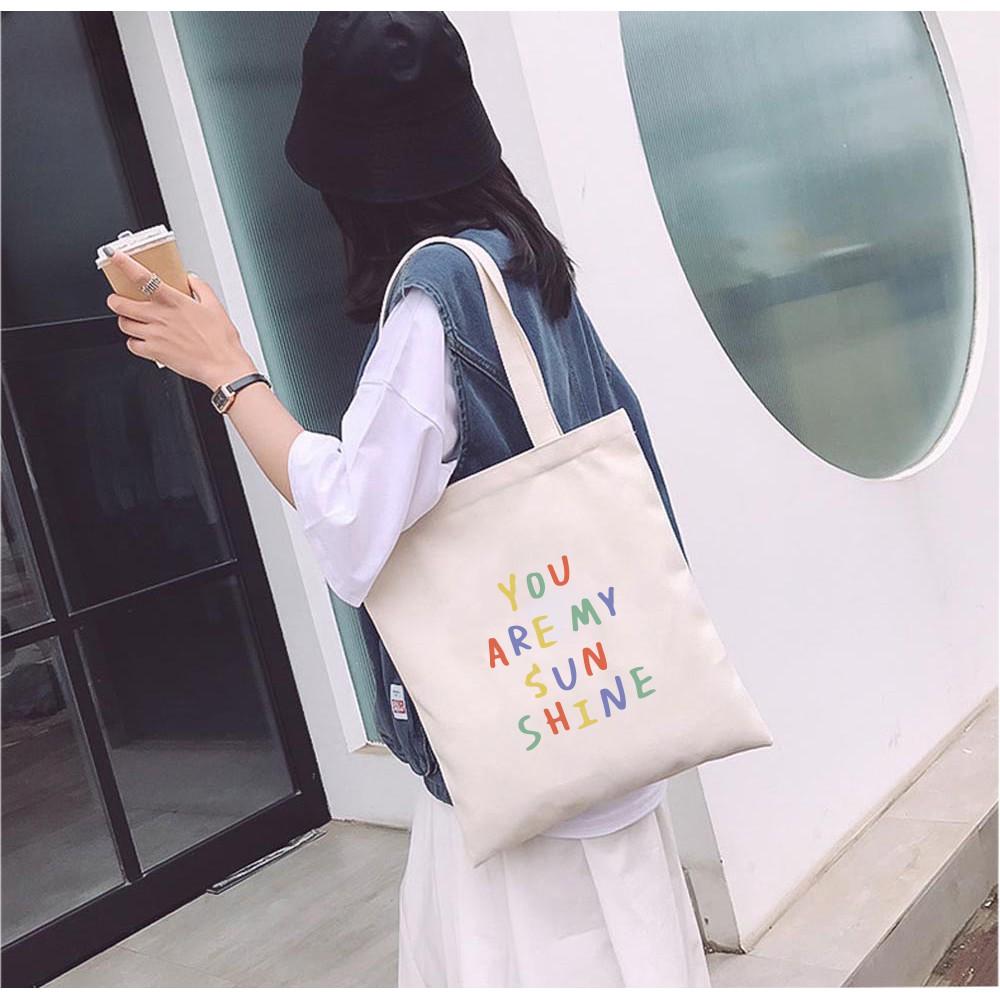 Túi Tote Vải Mộc Ginko kiểu basic có dây kéo khóa miệng túi đựng vừa laptop 14 inch và nhiều đồ dùng khác In Hình YOU ARE MY SUNSHINE M29