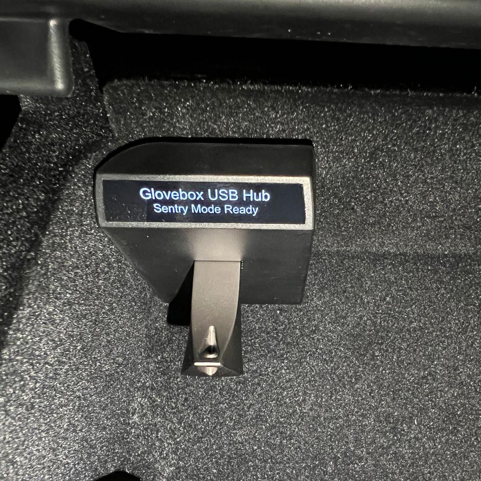 USB Hub Music Listening Fast Charge USB Docking Station for Model Y