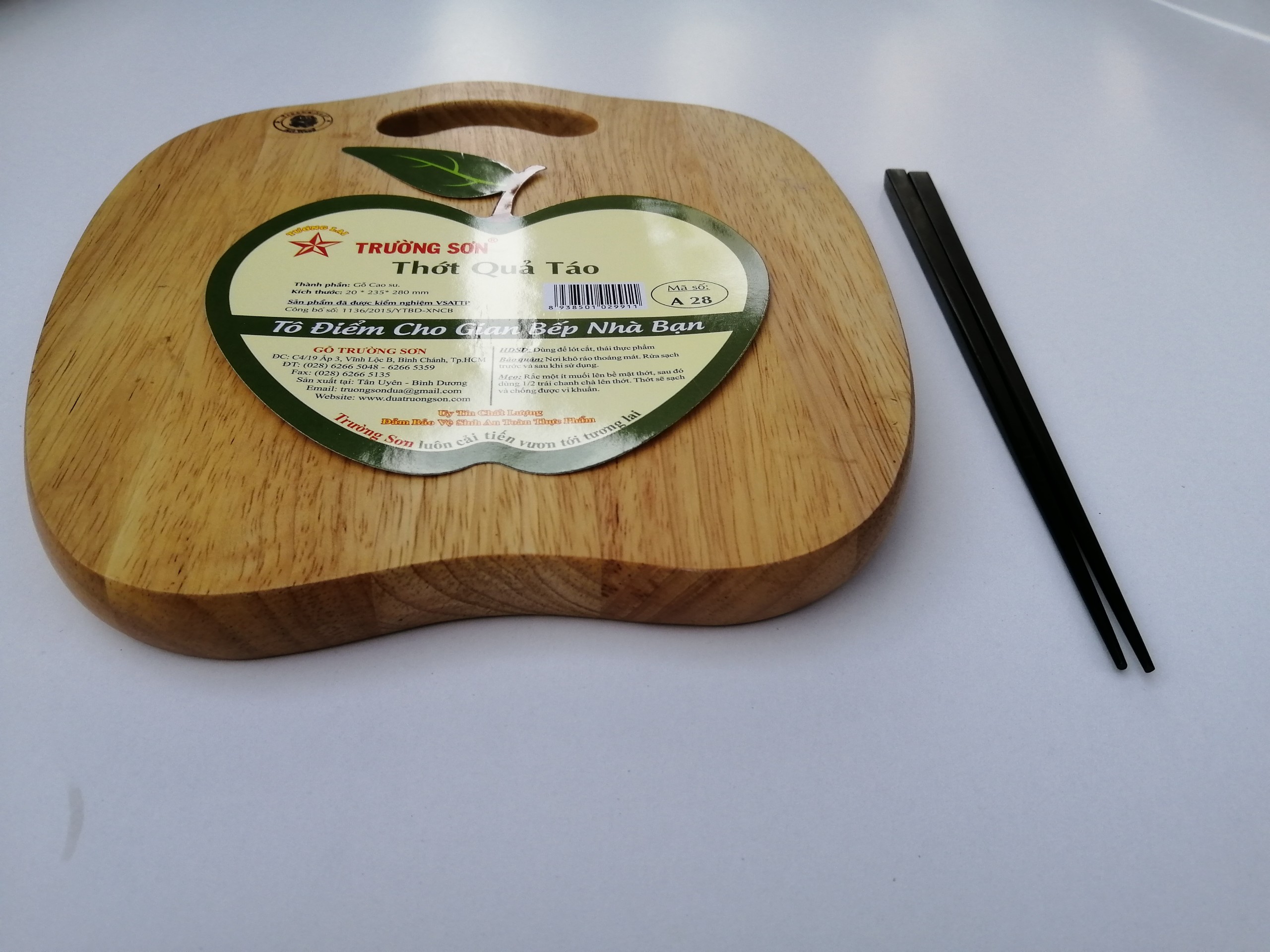 Thớt Gỗ Cao Su Kiểu Dáng Quả Táo A28 - Đồ Dùng Nhà Bếp Thương Hiệu Trường Sơn
