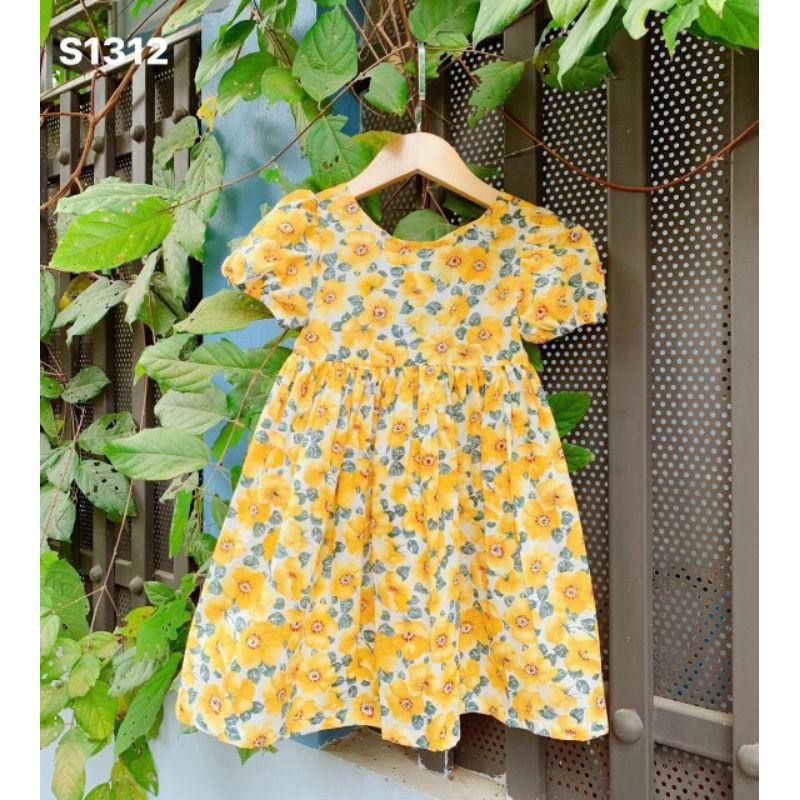 Đầm hoa nhí dây lưng cho bé