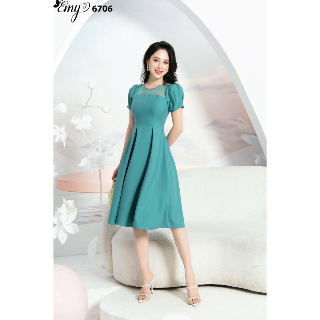 Đầm EMY EM6706 Xoè Nền Xanh Cổ Tròn Phối Lưới