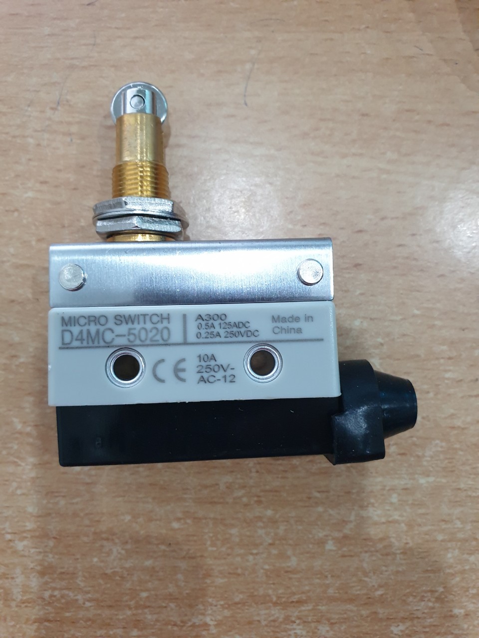 Công tắc hành trình 5020 10A 250VAC loại đầu có bánh xe
