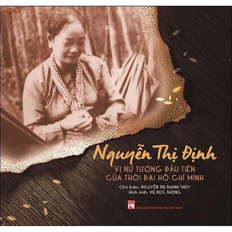 Sách - Nguyễn Thị Định - Vị Nữ Tướng Đầu Tiên Của Thời Đại Hồ Chí Minh - NXB Phụ Nữ