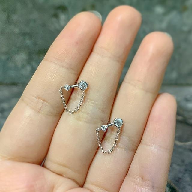 Khuyên tai chìa khoá liền xích