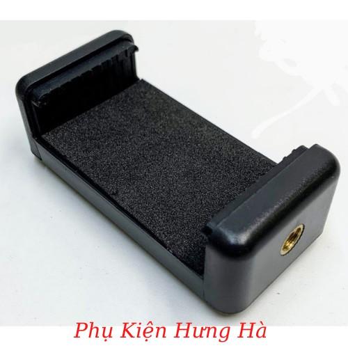 Kẹp điện thoại dán lên đồng hồ xe máy rất chắc chắc và thuận tiện cho các shiper xe ôm công nghệ