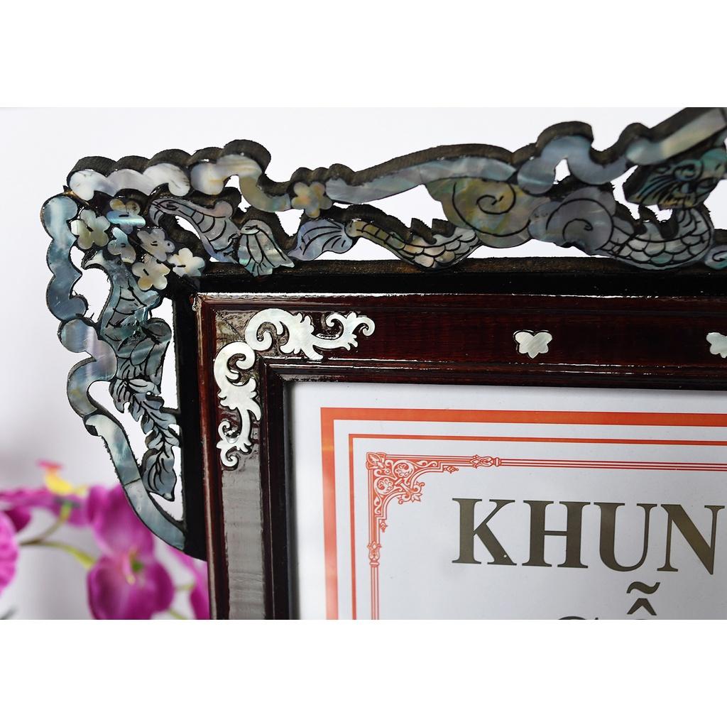 Khung hình gỗ tràm, cẩn ốc xà cừ 35 x 25
