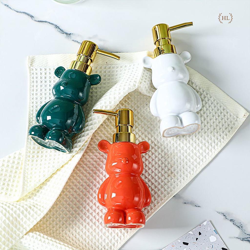 GẤU BEARBRICK CÓ VÒI DẠNG NHẤN DÙNG CHO PHÒNG TĂM CHẤT LIỆU SỨ BÁT TRÀNG ĐỰNG DẦU GỘI - SỮA TẮM - NƯỚC RỬA TAY