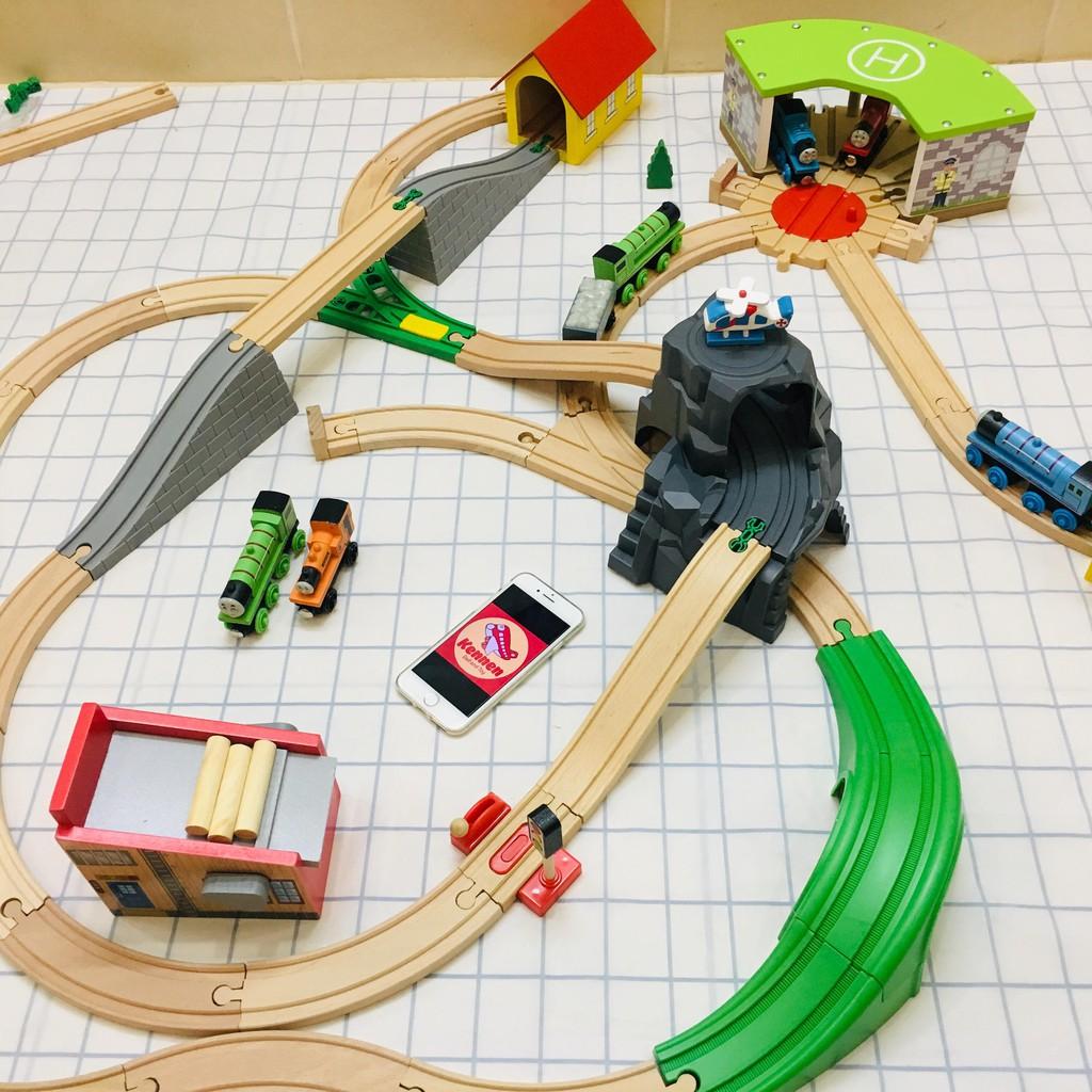 Đồ chơi mô hình xe lửa Thomas chi tiết NHÀ GA CAO CẤP