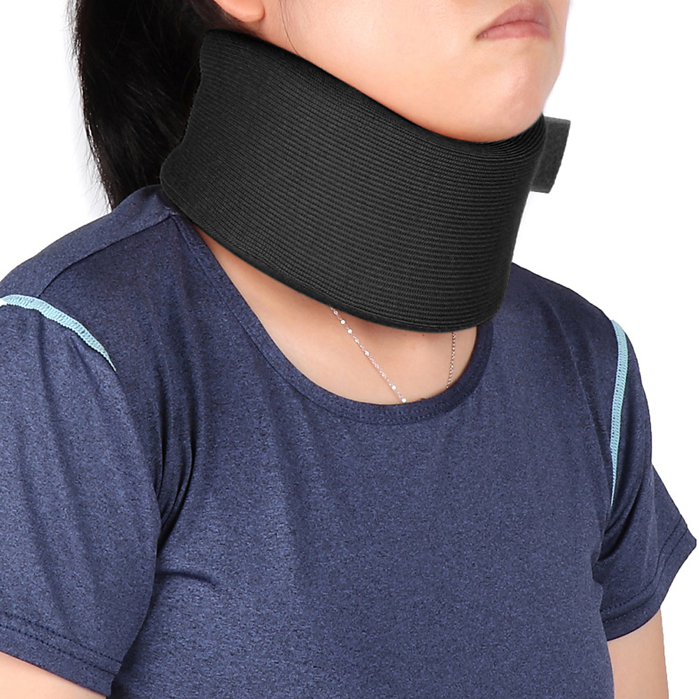 Nẹp cổ bằng bọt biển giúp phục hồi giảm đau cổ
