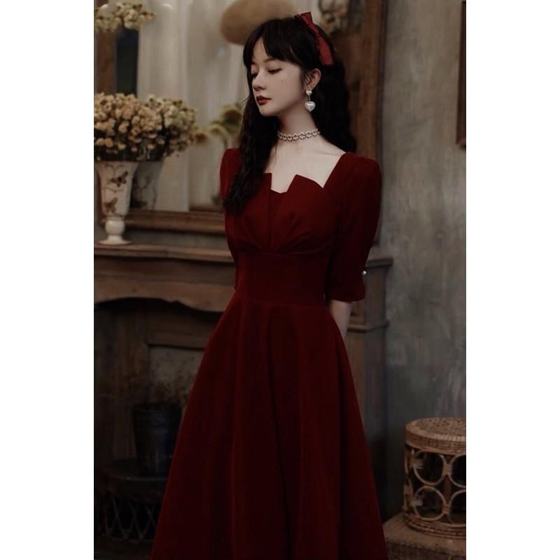 Đầm nhung cổ cách điệu dáng dài thiết kế