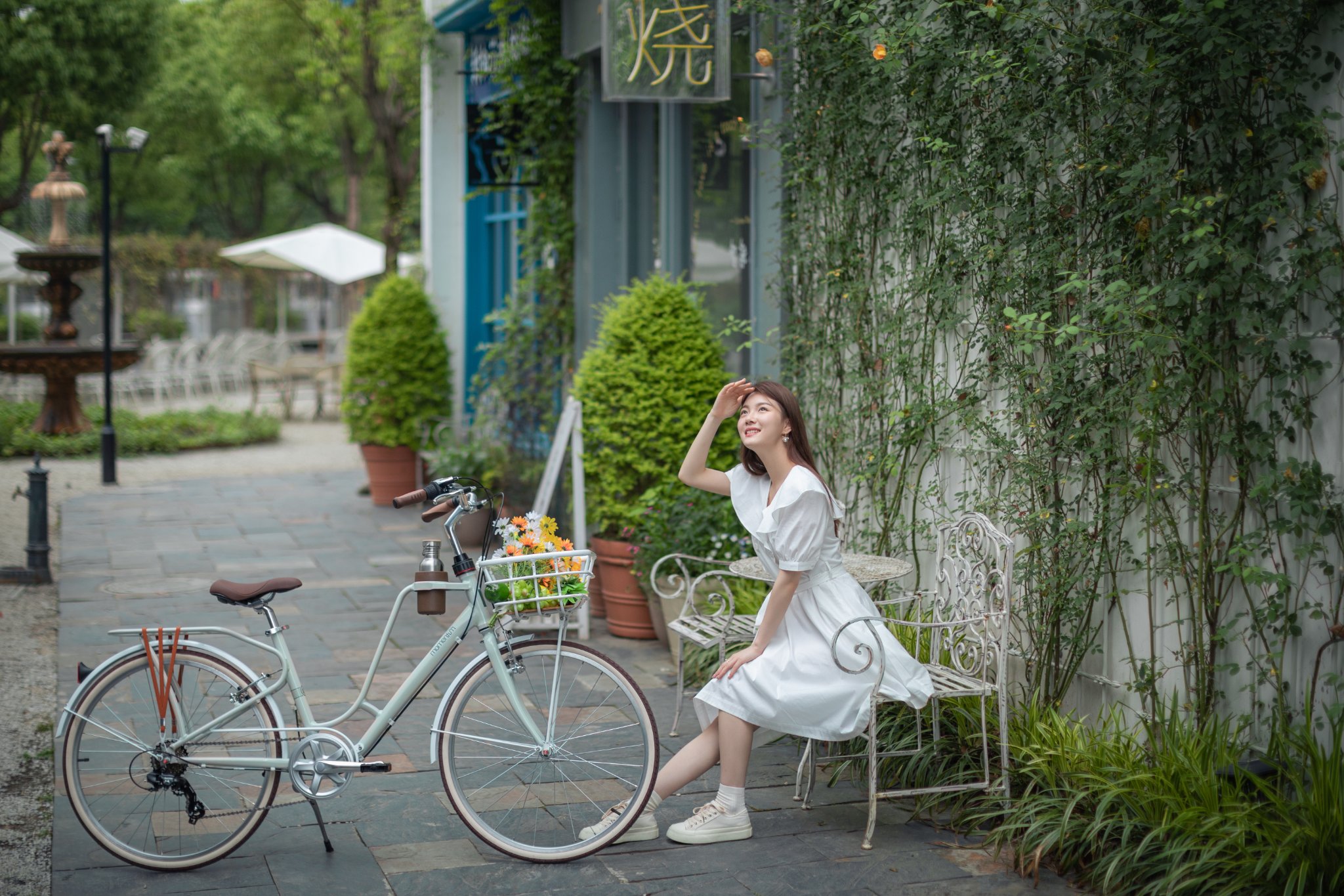Xe đạp đường phố nữ Giant Momentum Ineed Latte 2023