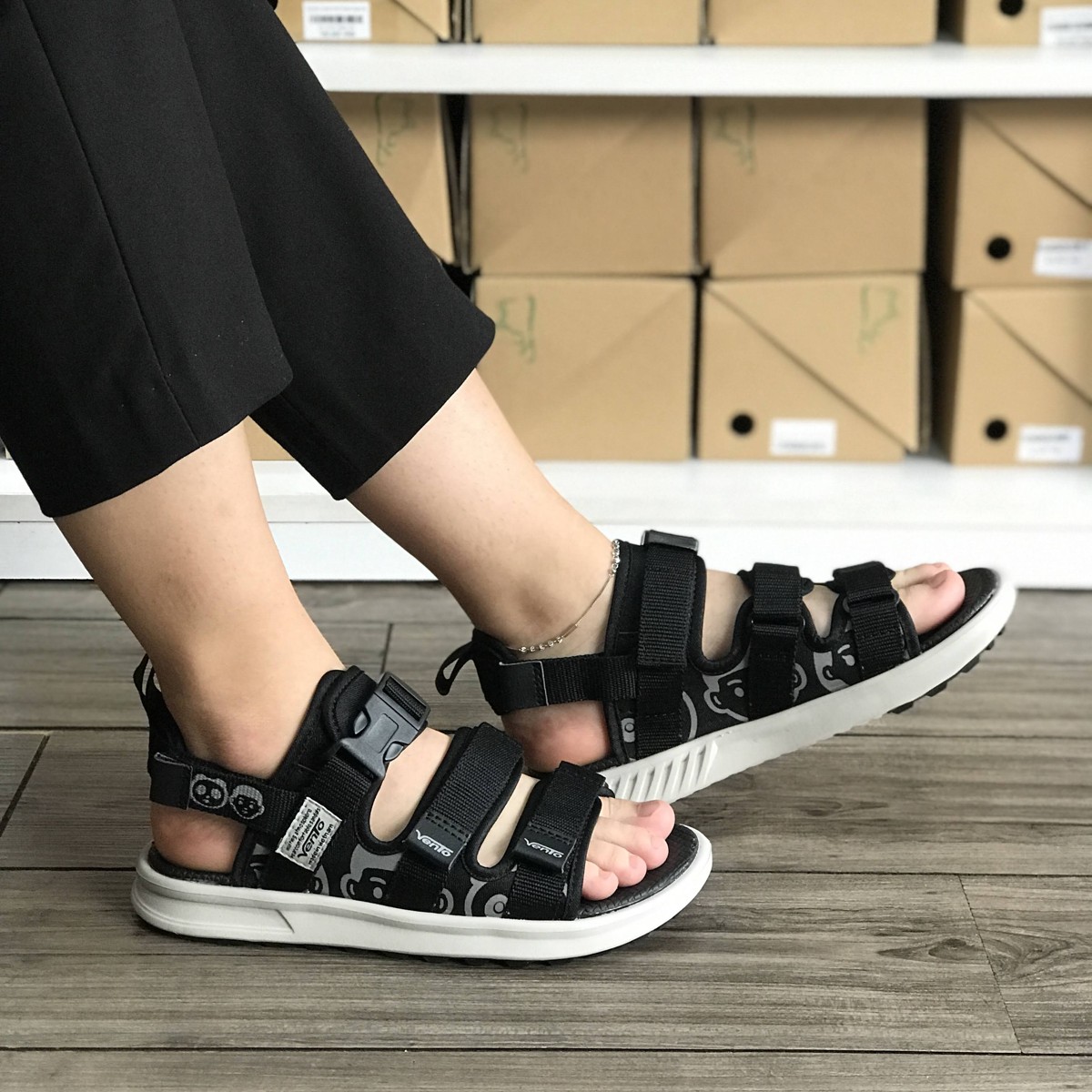 Giày sandal nữ siêu nhẹ hiệu Vento thích hợp mang đi học NB80B