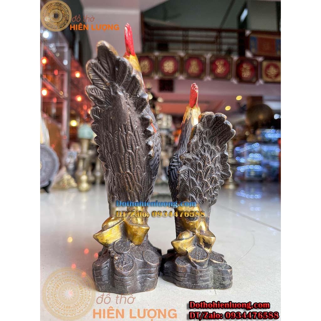 Tượng Linh Vật Gà Trống Chữ Phúc Đứng Thỏi Vàng Màu Nâu Bằng Đồng Thau Nguyên Chất Đẹp